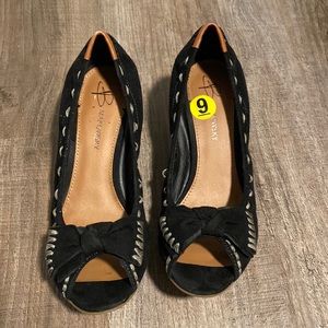 B Makowsky black suede shoes